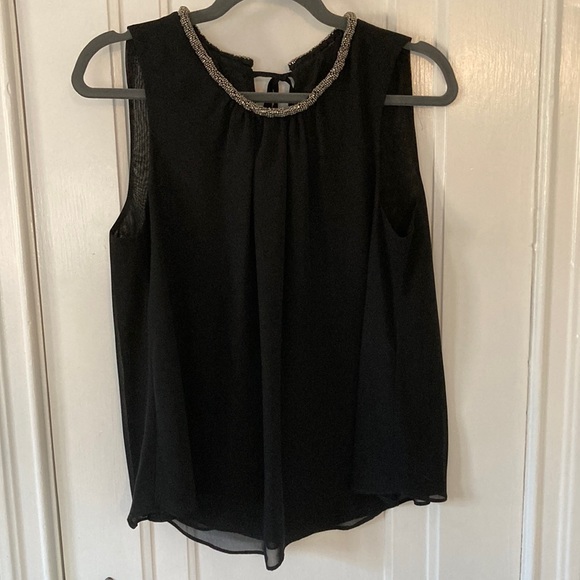 ⭐️ 3-$20 ⭐️ Classy beaded collar chiffon tank top - Picture 1 of 5